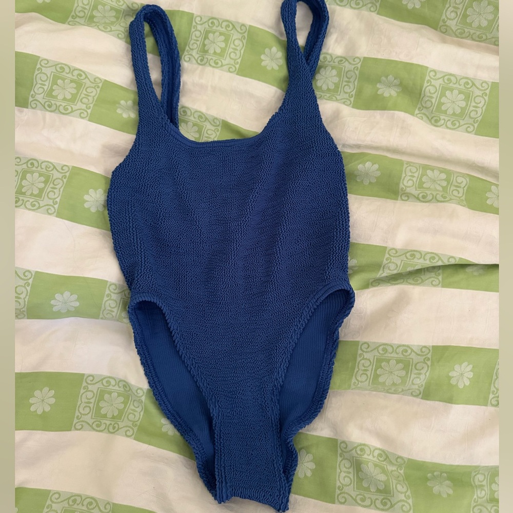Bond eye one piece NWOT LINER STILL IN